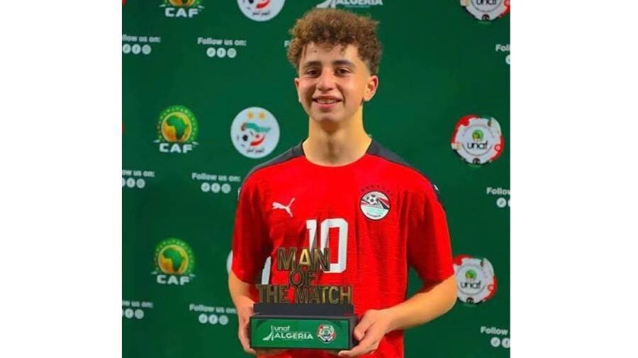 阿尔阿赫利球员膝盖受伤