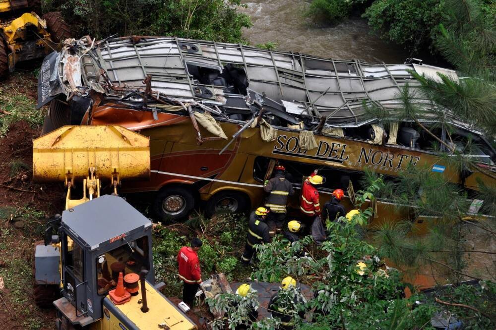 Автобус упал с моста в Египте, девять человек погибли