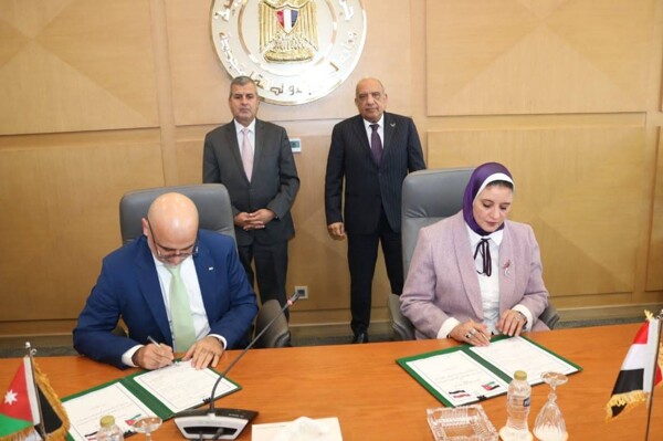 Egypt and Jordan Sign Electricity Exchange Contract