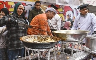 Longest Collective Iftar in Egypt Draws Thousands in Cairo