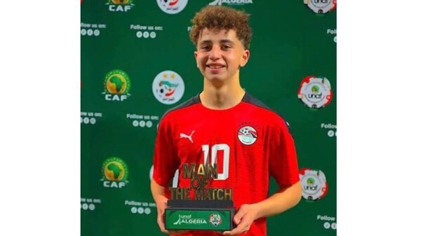 阿尔阿赫利球员膝盖受伤